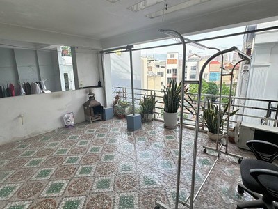 Nhà đẹp giá mềm - ngõ thông thoáng - gần bãi đỗ ô tô 24/24     	cơ hội vàng cho gia đình cần nhà 4