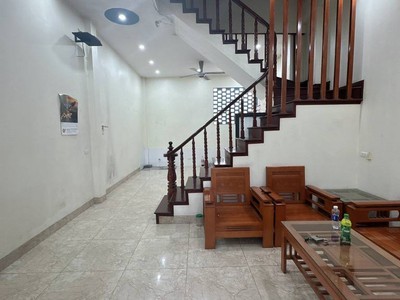 Nhà đẹp giá mềm - ngõ thông thoáng - gần bãi đỗ ô tô 24/24     	cơ hội vàng cho gia đình cần nhà 0