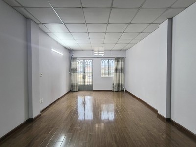 Ngay cong viên làng hoa gò vấp có nhà 2