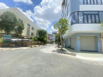 Bán nhà góc   1 trệt 3 lầu 1 sân thượng   kiên cố, rộng rãi 4