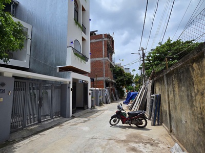 Bán nhà 3 tầng kiệt oto tránh chính hữu, sơn trà-dt 137m 0