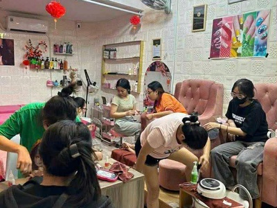 Chính chủ   giá k thương lượng   do có việc gấp nên cần sang gấp tiệm nails hoạt động 4 năm 1