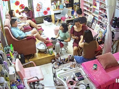 Chính chủ   giá k thương lượng   do có việc gấp nên cần sang gấp tiệm nails hoạt động 4 năm 2
