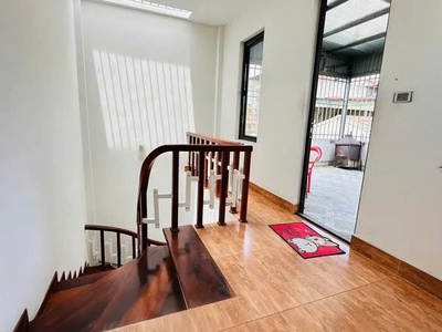 Nhà mới ô tô đỗ cửa phố nguyễn sơn-long biên  31m2 x 5 tầng, mặt tiền5.8m, 8.2 tỷ long biên. 2