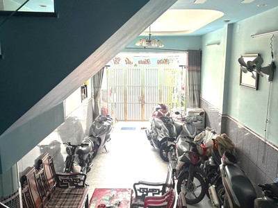 Bán Nhà Mặt Tiền Đường Cách Mạng Quận Tân Phú.DT:4x17m.Giá 10 tỷ 0