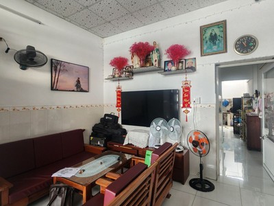  Bán nhà 60m2 - ngang 4m- cạnh Emart - tròn 4 tỷ  0
