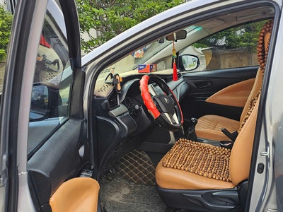 Cần Bán Xe Toyota Innova 2017 6