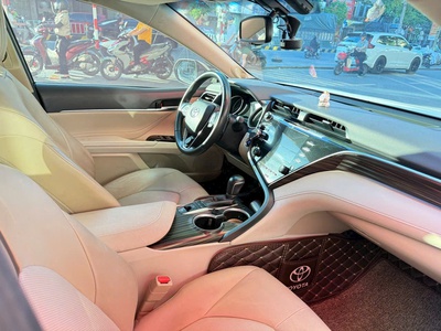 Camry 2.5Q 4