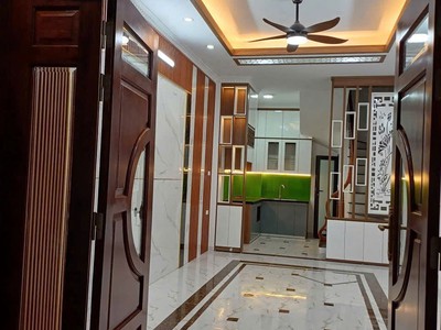 Bán nhà ngô gia tự, long biên 5 tầng, mặt tiền 3,8m 0