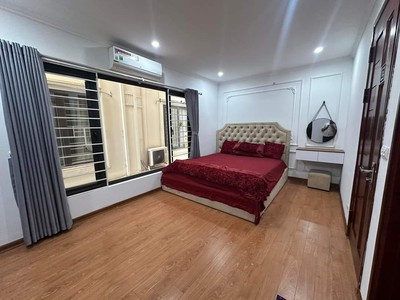 Bán nhà ngô gia tự, long biên 5 tầng, mặt tiền 3,8m 2