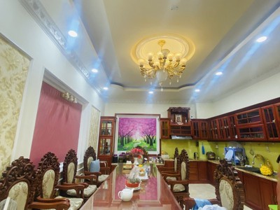 Bán nhà mặt phố trương văn hải, q.9, dt 135m2, 5 tầng, 6pn, sh, giá 20.99 tỷ. lh: 0933125879 1