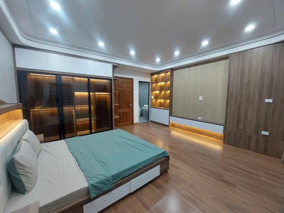 Bán nhà phố cổ linh 48m2 6t, mt 5.1m, thang máy, ô tô đỗ cổng, full nội thất 11 tỷ 3