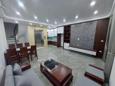 Bán nhà phố cổ linh 48m2 6t, mt 5.1m, thang máy, ô tô đỗ cổng, full nội thất 11 tỷ 1
