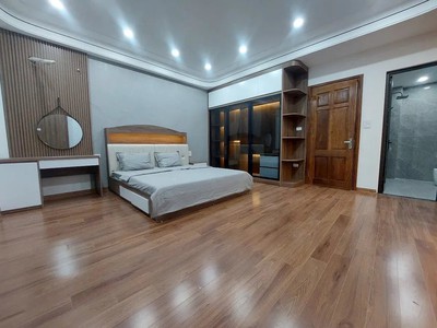 Bán nhà phố cổ linh 48m2 6t, mt 5.1m, thang máy, ô tô đỗ cổng, full nội thất 11 tỷ 4