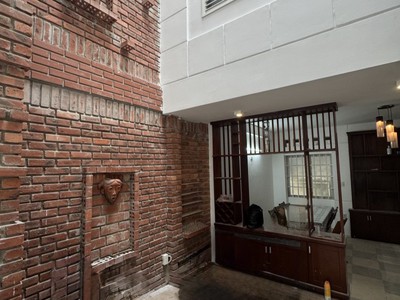 Nhà kiệt 5.5m cách mạng tháng 8, 76m2, ngang 5.5m, 2.5 tầng cứng, nhỉnh 4 tỷ 4