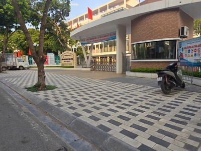 Tây hồ, đất mặt phố , vỉa hè , kinh doanh, dt   183 m2,  mt   10m , 3xxtr/m2 , lh : 0978818618. 0