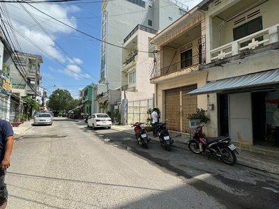 Bán đất mặt tiền đường phan đình phùng,p. xương huân dt: 184m ngang 10m   thực tế hơn 200m   giá 0