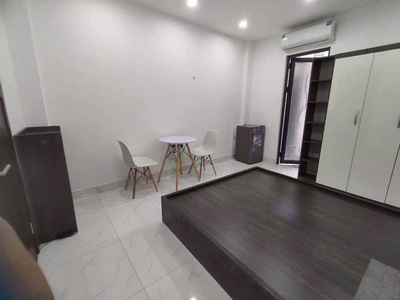 Cho thuê phòng có ban công   thang máy   ở ngay 1