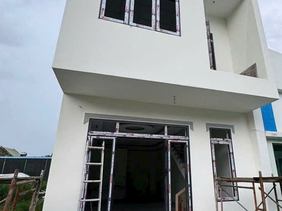 Nhà 2 tầng đang hoàn thiện ngay chợ Bà Tri 0