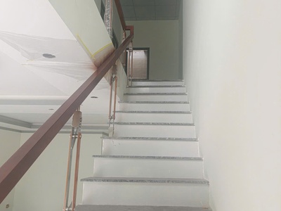 Nhà 2 tầng đang hoàn thiện ngay chợ Bà Tri 2