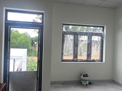 Nhà 2 tầng đang hoàn thiện ngay chợ Bà Tri 3