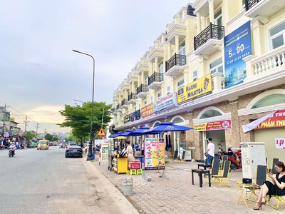 Hot hot đất đẹp- giá ưu đãi cần bán nhanh lô đất đẹp dự án icon central tại tp dĩ an , tỉnh bình 2