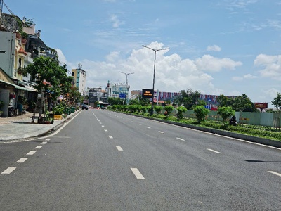 Cho thuê nhà góc 2 măt tiền đường c12 tân bình 2