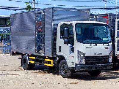 Isuzu QKR210 1T9 thùng kín dài 4m3 0