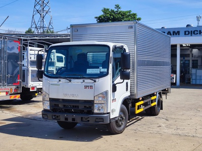 Isuzu QKR210 1T9 thùng kín dài 4m3 1