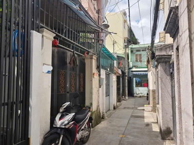 Cần bán nhà gấp Lạc Long Quân , P.11, Quận Tân Bình 2