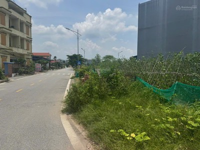 Gần chợ 100m, gần khu visip, gần trục nối cầu nguyễn trãi, gần aone mail sắp triển khai, gần dự án 1