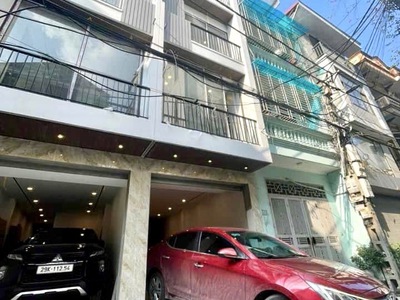 Đàm quang trung,long biên 10tỷ 50m ngõ thông,thang máy,gara ô tô 0