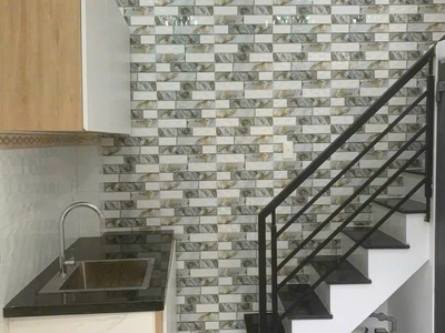 Nhà mới 2 lầu hẻm 1293 phạm thế hiển p5q8 2