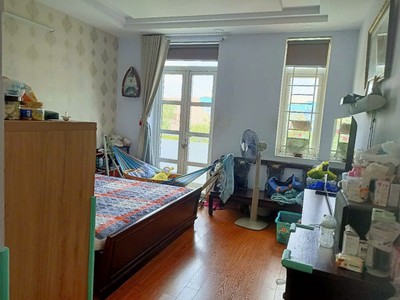 Bán nhà  linh xuân, thủ đức, ngõ đường số 8. dt 64m2, 3 tầng, 3pn, sổ đỏ. giá 4.4 tỷ. lh: 0933125879 2
