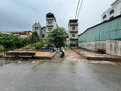 Bán nhà dòng tiền hơn tỷ năm, phân lô oto tránh kinh doanh, giá hơn 20 tỷ. 0