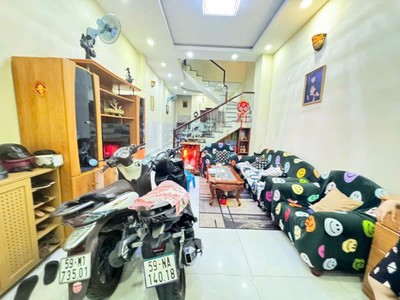 Đường số tân quy, nhà 2 tầng, 38m2, 3 phòng ngủ, sổ hồng riêng, sân để xe rông rãi, 3 tỷ 2