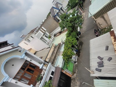 Bán nhà  linh xuân, thủ đức, ngõ đường số 8. dt 64m2, 3 tầng, 3pn, sổ đỏ. giá 4.4 tỷ. lh: 0933125879 4