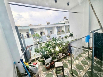 Phương chuyên bán nhà đẹp rẻ quận 9 1