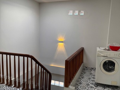 Cho thuê nhà ngõ quỳnh, hai bà trưng 5 tầng x 30m2, 3pn, 15 triệu kd onl, tối đa 7 người 4