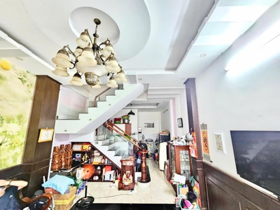 Phương chuyên bán nhà đẹp rẻ quận 9 0