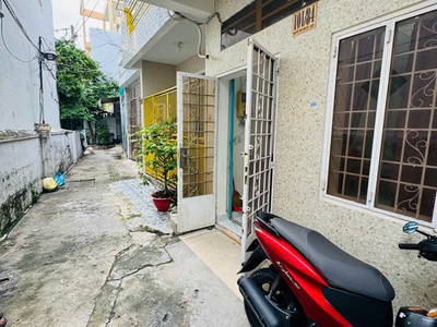 Bán nhà chính chủ    quận bình thạnh giá chỉ 5,5 tỷ nhà 1 trệt 1 gác 4