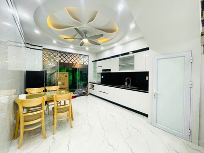 Cho thuê nhà mặt ngõ Văn Cao, DT: 58m2, 4 p.ngủ. 1