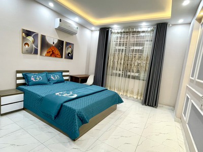 Cho thuê nhà mặt ngõ Văn Cao, DT: 58m2, 4 p.ngủ. 4