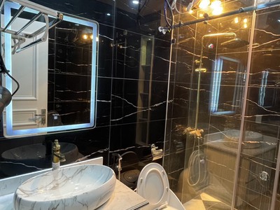 Cho thuê nhà mặt ngõ Văn Cao, DT: 58m2, 4 p.ngủ. 5