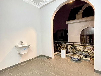 Cho thuê nhà mặt ngõ Văn Cao, DT: 58m2, 4 p.ngủ. 9