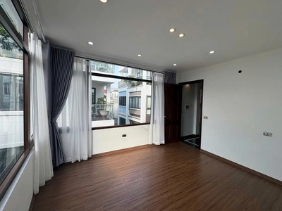 Nhà mới dân xây lô góc ngõ thông ô tô vào nhà đức giang 47m2  4 tầng 11 tỷ long biên. 2