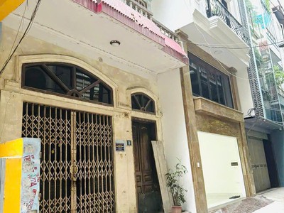 Cho thuê nhà 3.5 tầng, diện tích 60m2/sàn, ngõ 210 hoàng quốc việt, ôtô vào tận cửa nhà. 1