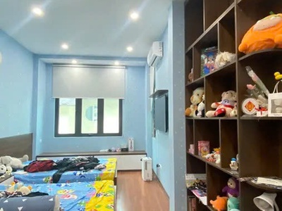 Nhà đẹp lô góc phố  nguyễn văn cừ 50m2 x 5 tầng mặtt iền 5.9m, 9.6 tỷ long biên. 0