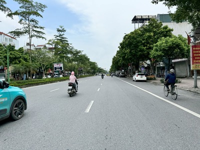 Cần bán 183,2m2 đất mặt phố Ngô Gia Tự, Việt Hưng. Vị trí đẹp xây tòa Building Ngân Hàng/Văn Phòng/K 1