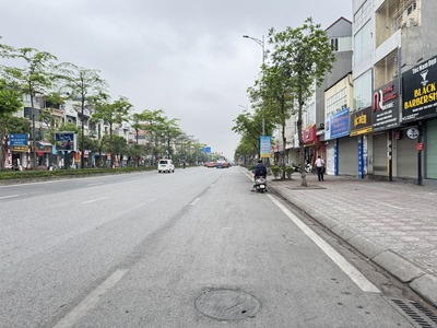 Cần bán 183,2m2 đất mặt phố Ngô Gia Tự, Việt Hưng. Vị trí đẹp xây tòa Building Ngân Hàng/Văn Phòng/K 2